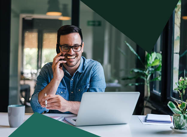 Makler im Erstkontakt am Telefon